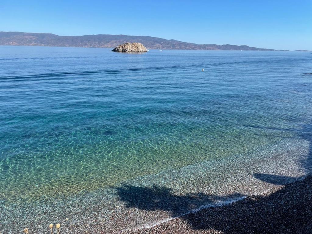 Lady Of Hydra Villa, Sea Front View, Private Beach Eksteriør billede